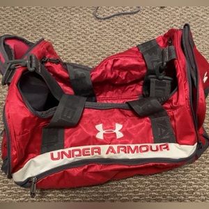 Girls/women’s under armour duffel bag pink and grey.